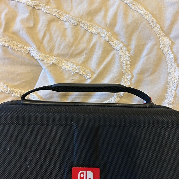 Nintendo Switch Black Travel Case with Red Logo - Picture 4 of 6